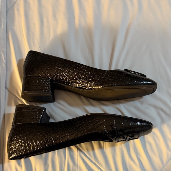 Tory Burch Black Croc-Embossed Flats - Picture 3 of 4